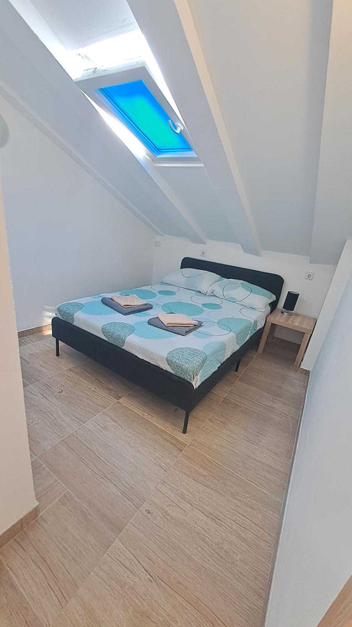 Dejan Apartmán *