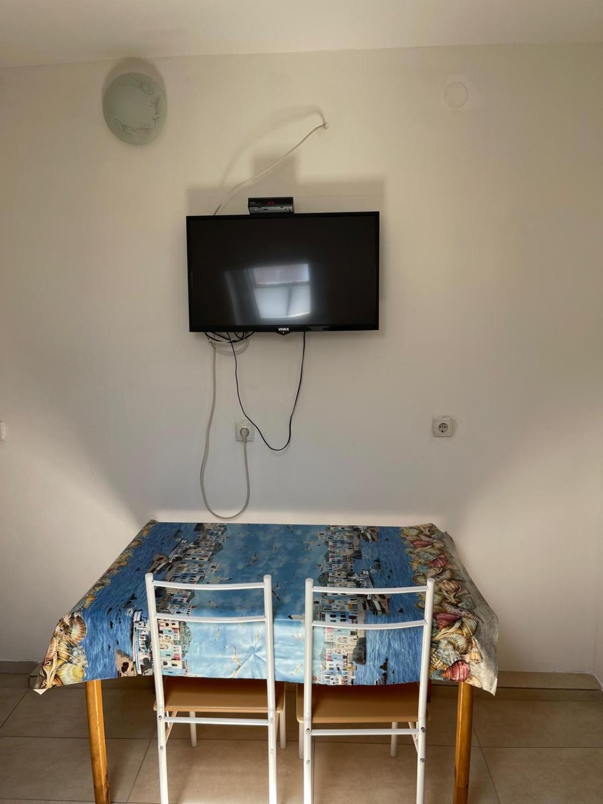 Dejan Apartman *