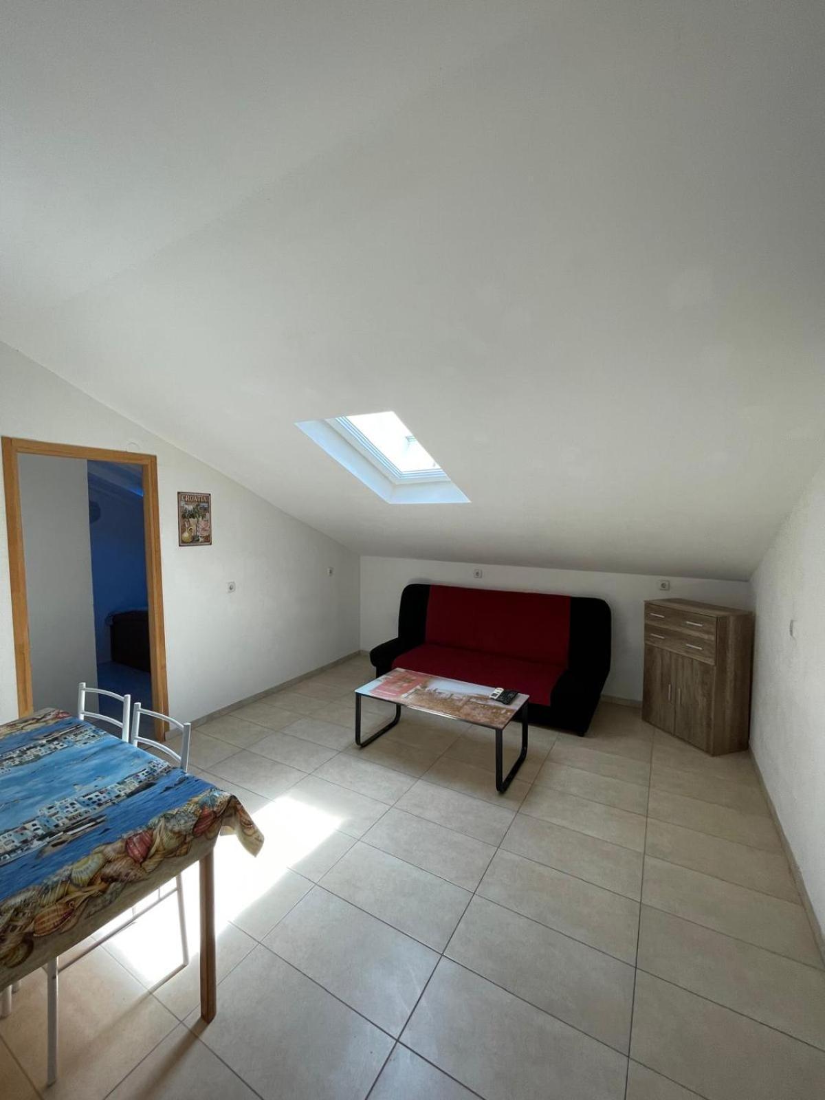 Dejan Apartman Pula